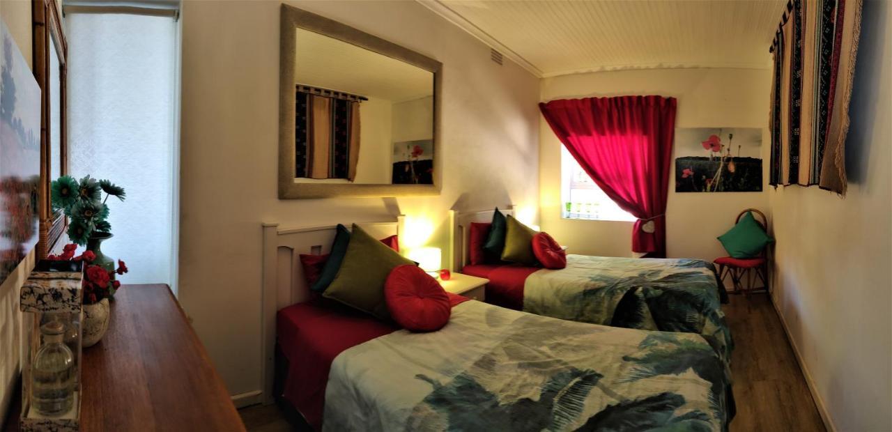Penguinden - Load-Shedding Free Hotel Simonʼs Town Exterior foto